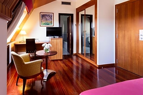 Double Room Attic with parking included