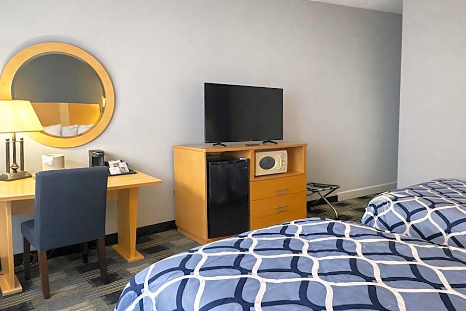 Riverview Inn & Suites
