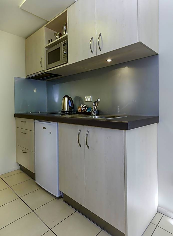 166 Majestic Court Motel