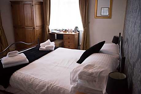 Double room-Budget-Shared Bathroom