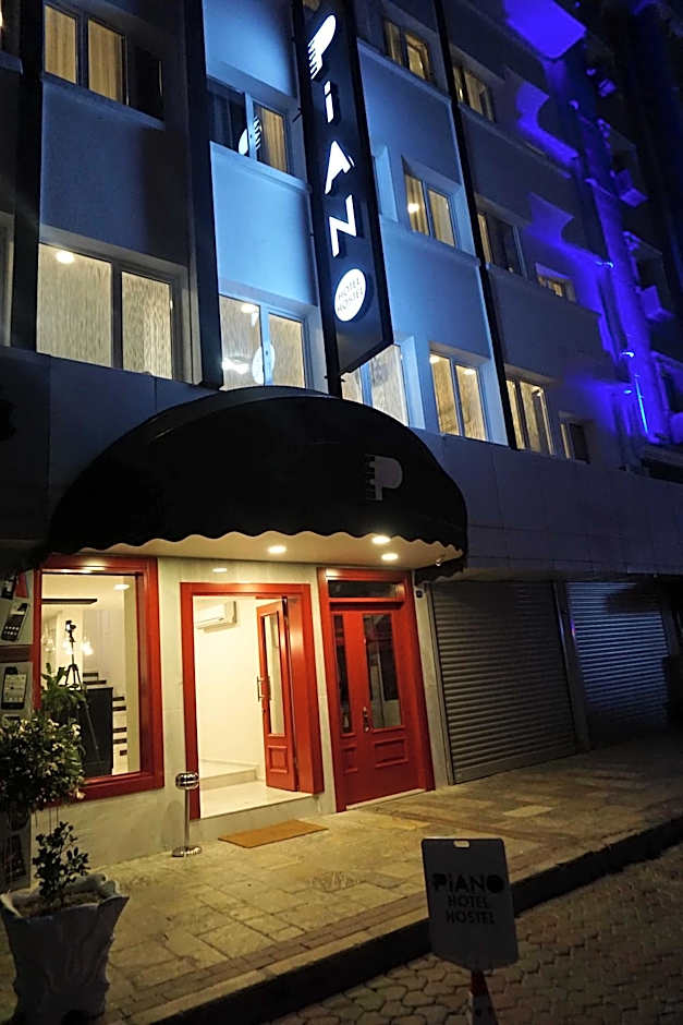 Piano Hotel
