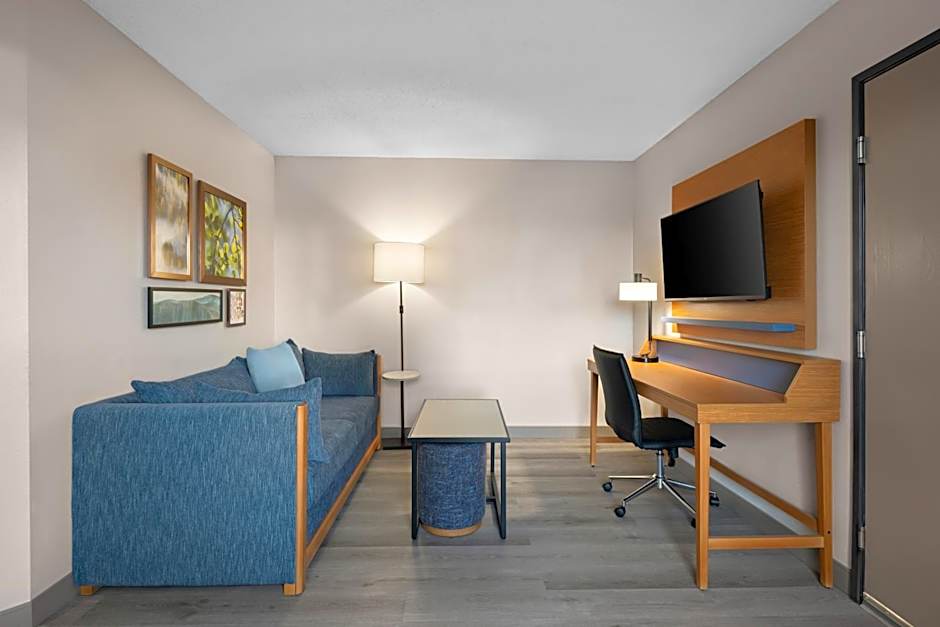 Country Inn & Suites by Radisson, Coon Rapids, MN