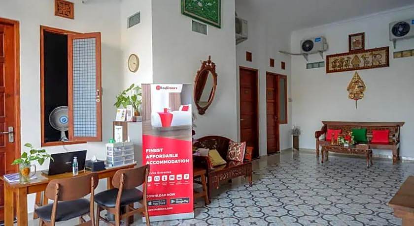RedDoorz near Stasiun Purwosari
