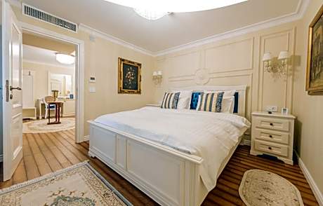 Apartment with Garden View