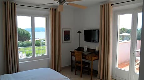 Superior Double Room, Sea View (2 Twin Beds)