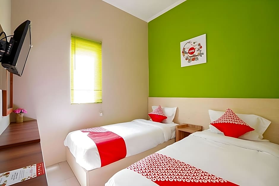 Hotel O Surabaya near Surabaya Town Square formerly Kupang Gunung Residence