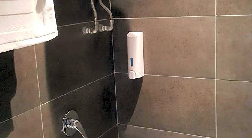 9 Square Hotel - Sri Kembangan