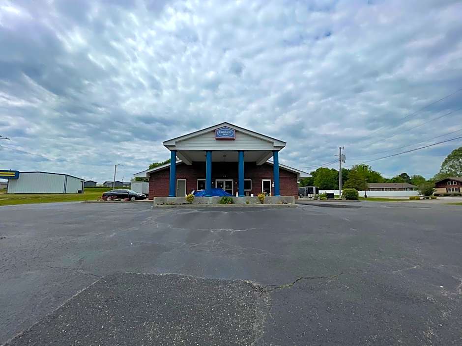 Embassy Inn - Hohenwald