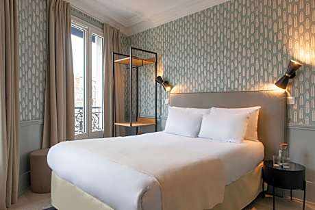 Double Room with Street View