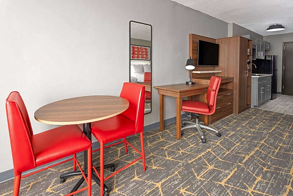 Hawthorn Extended Stay by Wyndham Columbia / Ft. Jackson