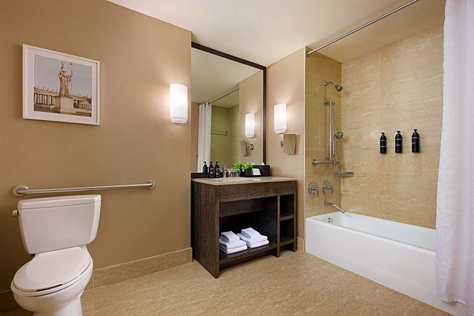 The Royal Sonesta Chicago River North