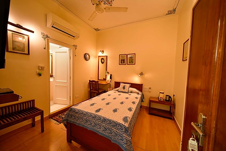 Hotel Arya Niwas