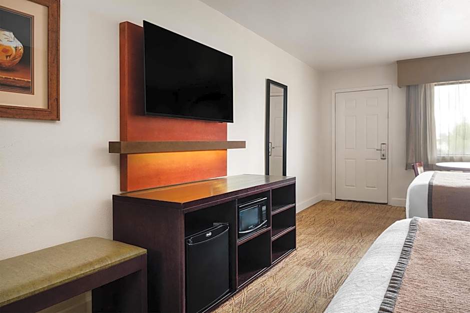 Best Western Discovery Inn