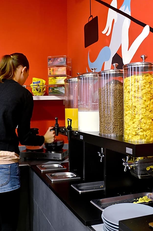 Quart Youth Hostel & Apartments