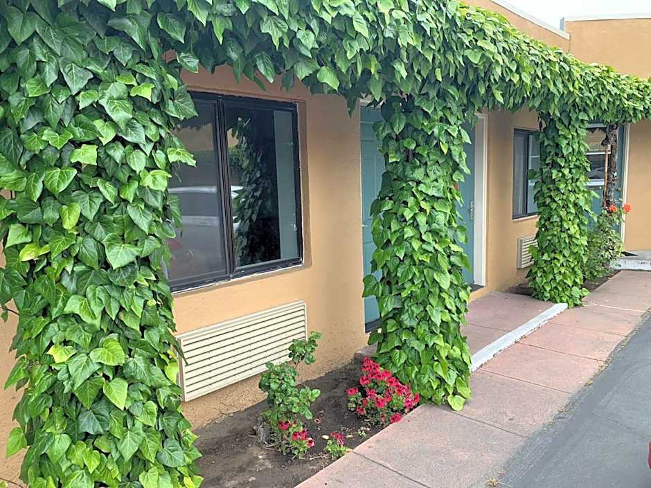 Monterey Oceanside Inn