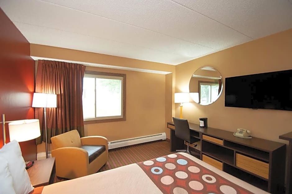 Super 8 by Wyndham Brooklyn Center/MPLS