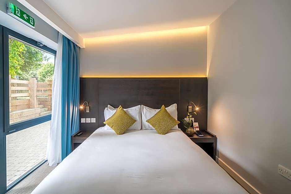 Pelican London Hotel And Residence