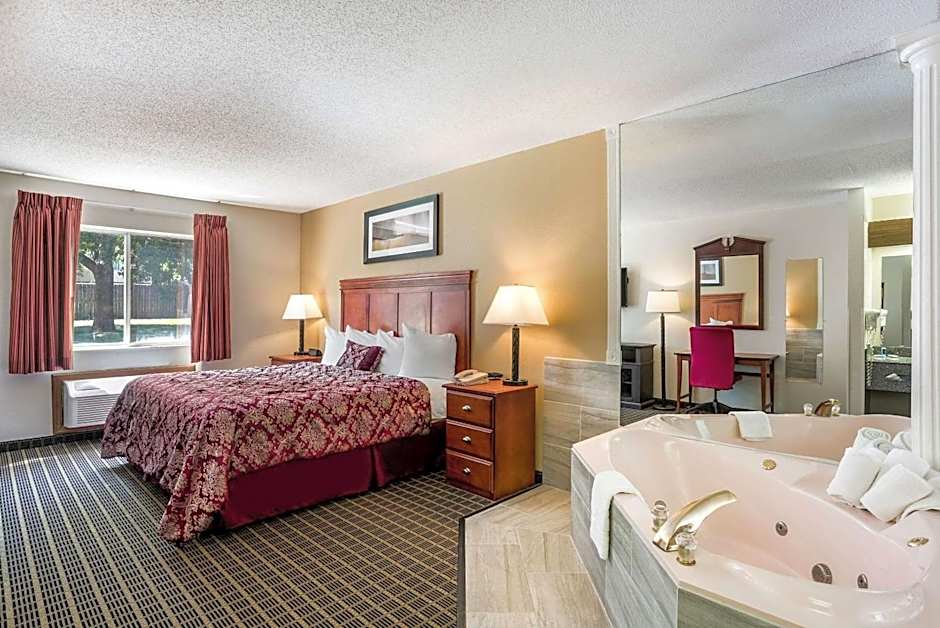 Rodeway Inn Cedar Rapids