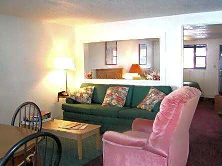 Suite with Two Double Beds - Lake View