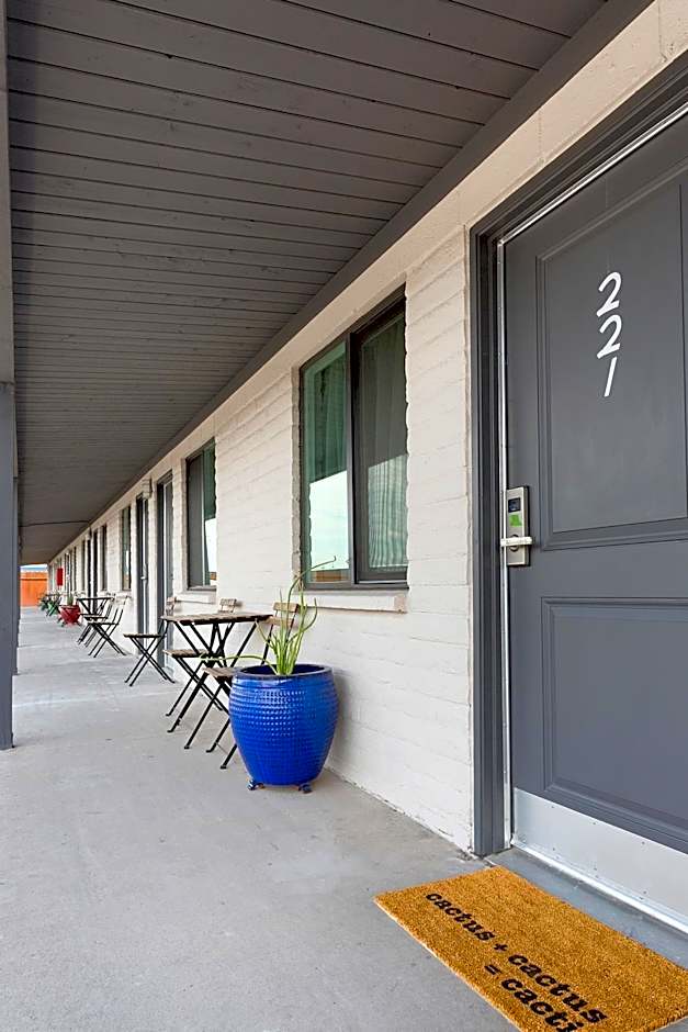 Hotel McCoy - Art, Coffee, Beer, Wine