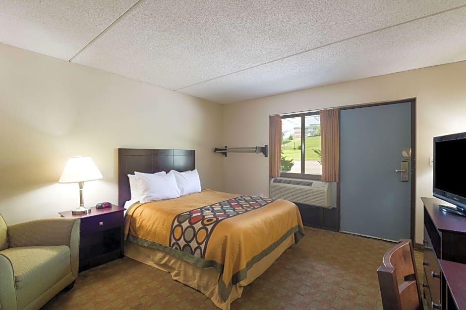 Super 8 by Wyndham White River Junction