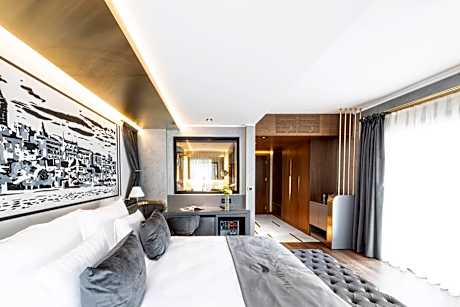 Junior Suite ,1 King Bed, Jetted Tub