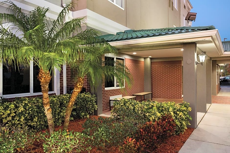 Country Inn & Suites by Radisson, St. Petersburg - Clearwater, FL