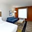 Holiday Inn Express & Suites Sturbridge By IHG