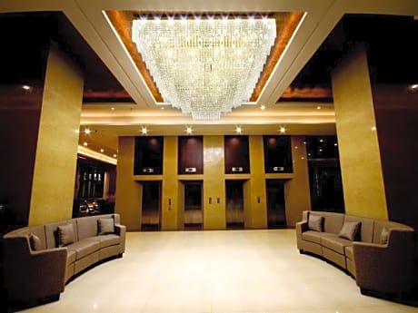 Mandarin Plaza Hotel