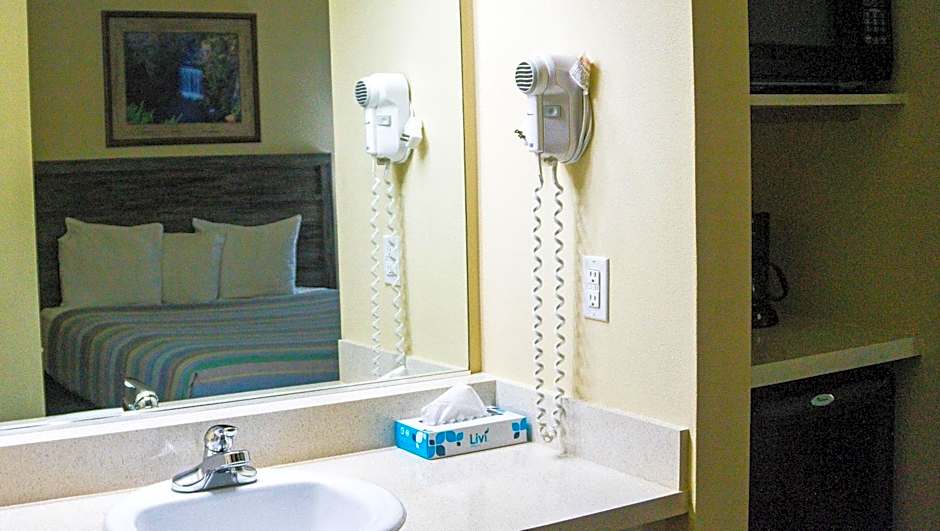 Clatskanie River Inn