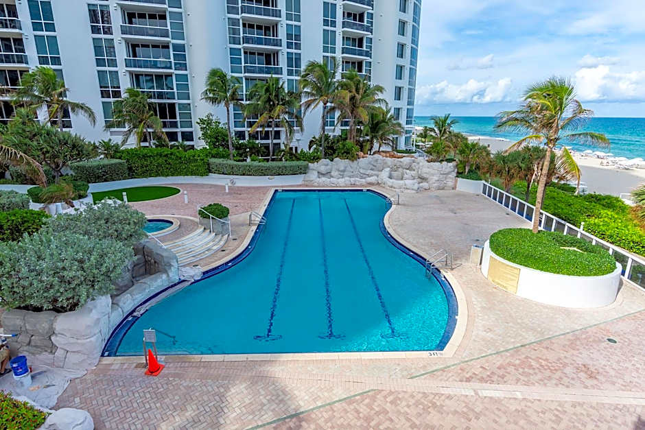 TRUMP INTL 2 BEDROOM APARTMENT 1600 Sqf Ocean and Bay View