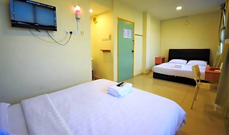 Economy Triple Room