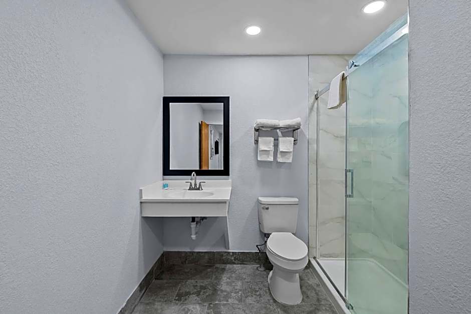 Suburban Studios Newport News - Hampton