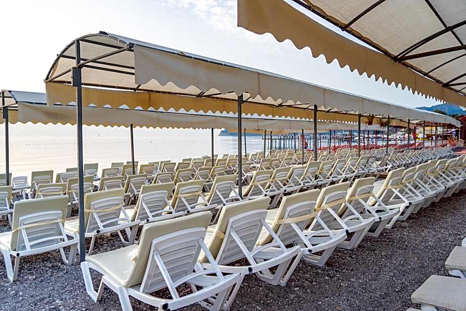 Armas Beach Hotel