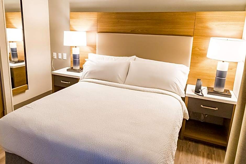 Candlewood Suites Richmond - South By IHG