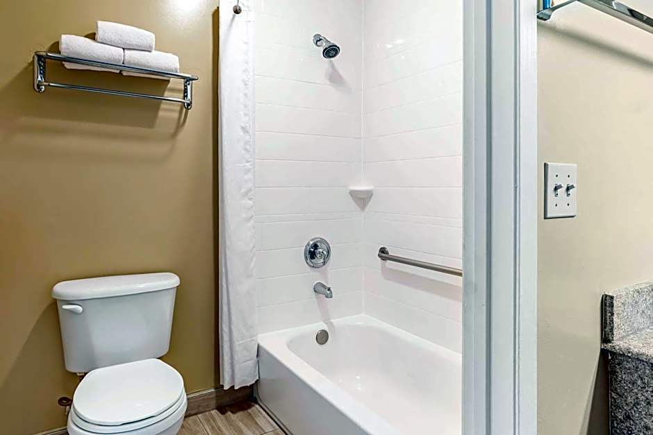 Best Western China Lake Inn