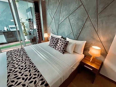 Studio with Spa Bath