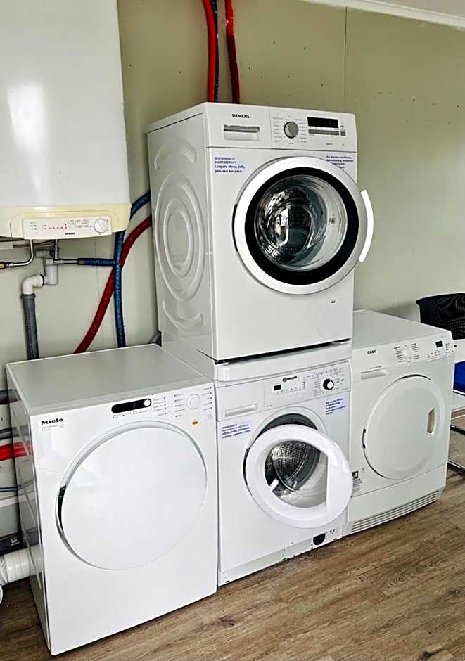 Neuwertiges Apartment mit schnellem WLAN, Glasfaser, Kostenlose Privatparkplatz auch für Transporter geeignet R11