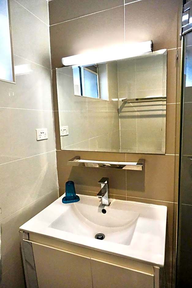 Sapphire Palms Motel