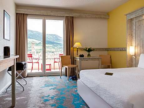 Privilege Room with viaduct view and 1 double bed