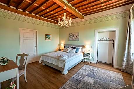 Queen Room with Garden View