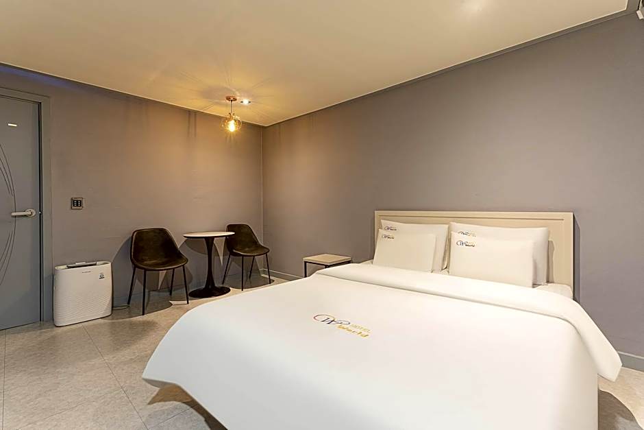 Goodstay World Hotel