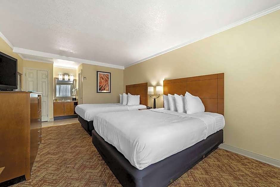 Best Western Plus Northwoods Inn