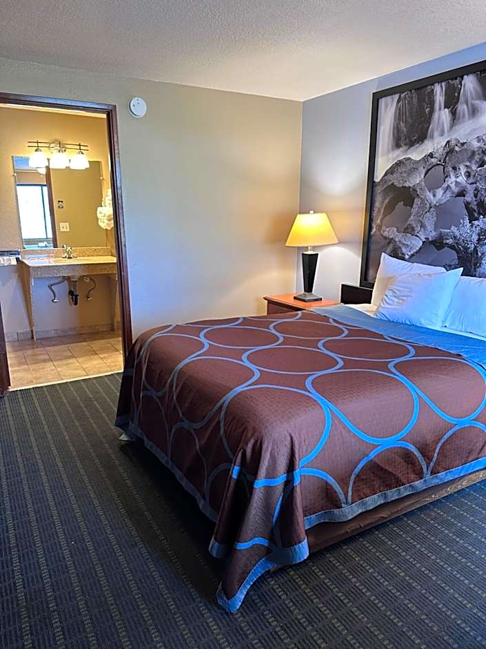 Super 8 by Wyndham Vancouver East