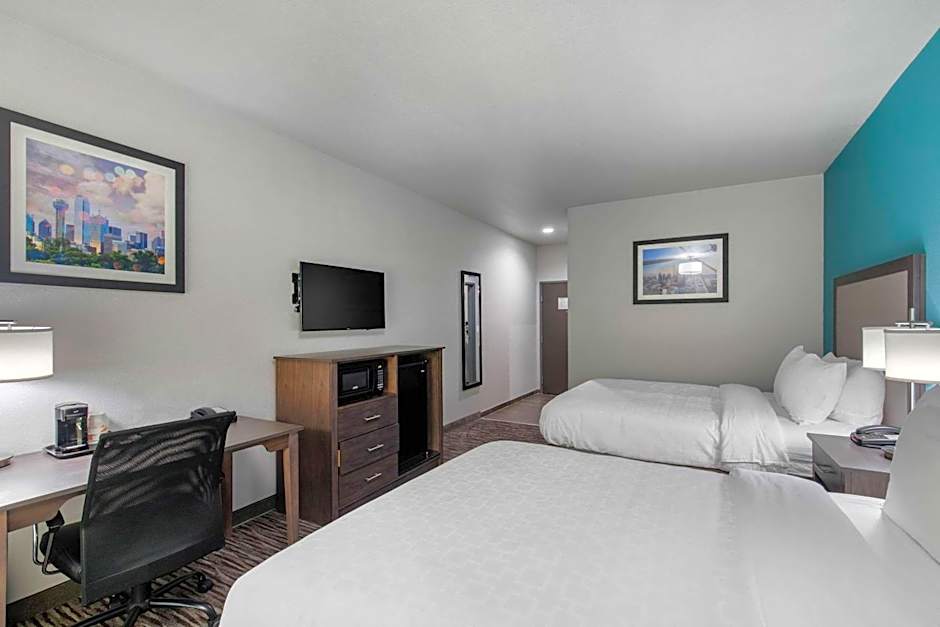 Clarion Inn & Suites DFW North