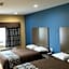 Deluxe Inn & Suites - Baytown