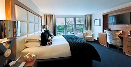 King Deluxe Guest Room