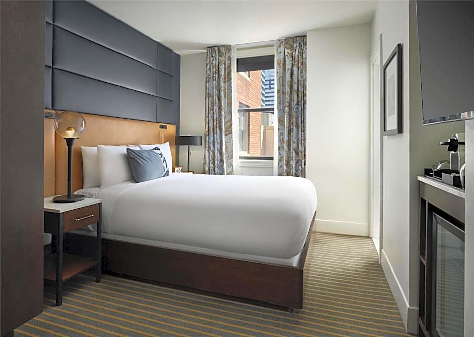 Photo 1 of 1 of 1 Queen Bed, City View