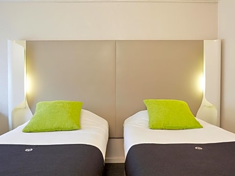 Room Next Generation - 2 Single Beds 1 Junior Bed Up To 10 Years