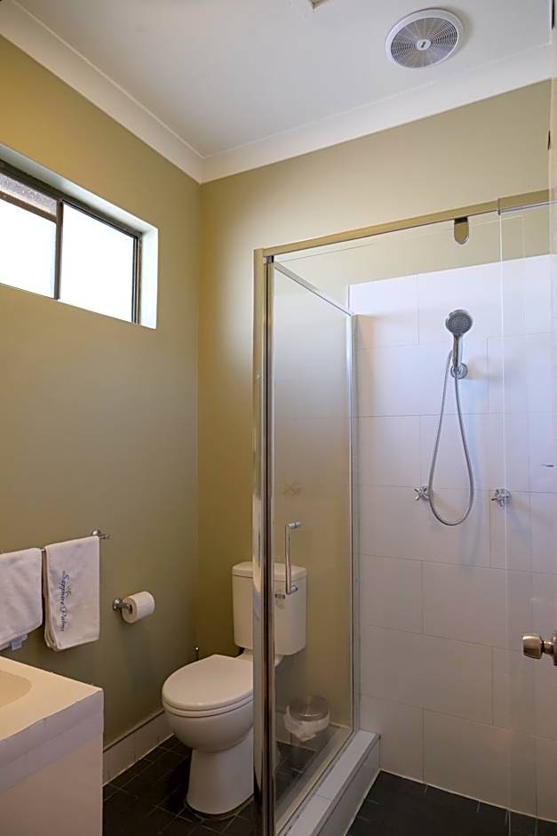 Sapphire Palms Motel